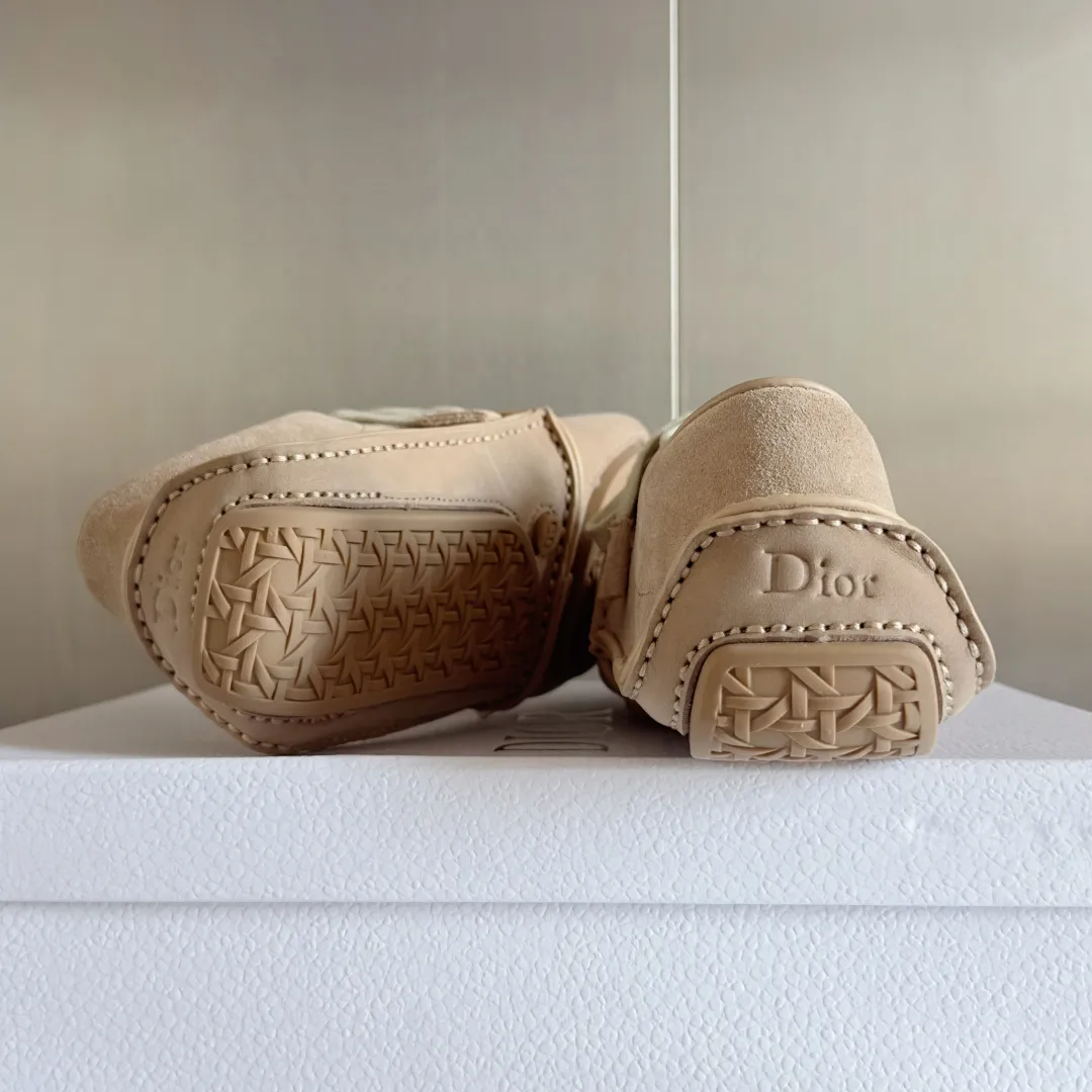 Men's shoes 💰640 Top version: Couple's Dior Roadie Series Catwalk Couple's Handmade Casual Sports Shoes Delivery Counter Exquisite Packaging🛍📦 ▪️Fabric: Original custom imported first-layer cowhide ▪️Inner lining: Original custom leather lining ▪️Sole: Original molded anti-slip rubber material ▪️Sole thickness: 2CM ▪️Size: Women's 35-40 / Men's 39-45